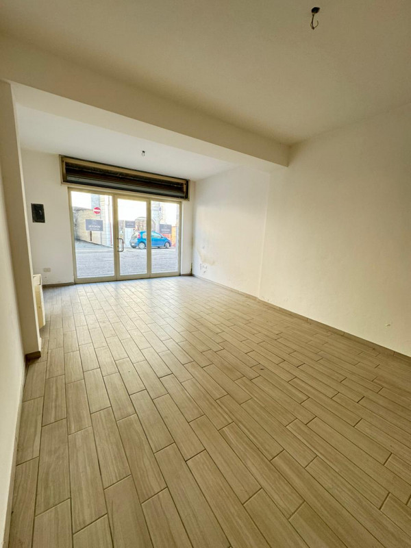 Immagine 2 di Negozio in vendita  in PIAZZA SAN SILVESTRO, 2 a Calvisano