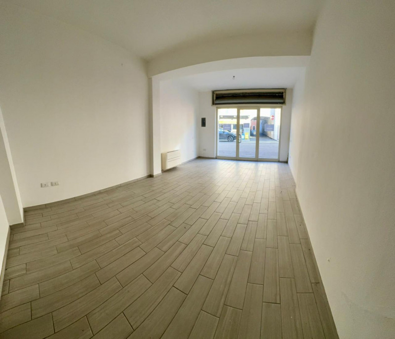 Immagine 4 di Negozio in vendita  in PIAZZA SAN SILVESTRO, 2 a Calvisano