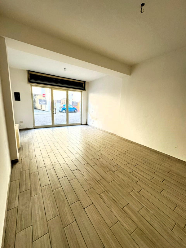 Immagine 5 di Negozio in vendita  in PIAZZA SAN SILVESTRO, 2 a Calvisano