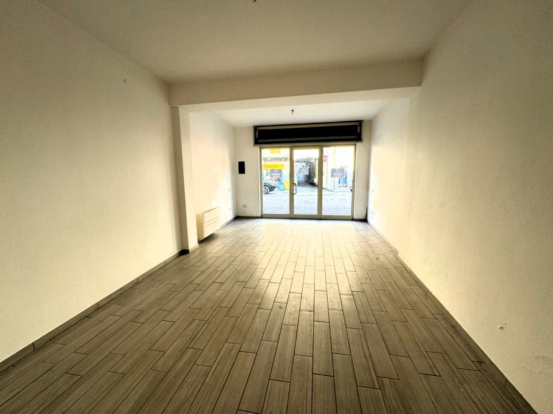 Immagine 6 di Negozio in vendita  in PIAZZA SAN SILVESTRO, 2 a Calvisano