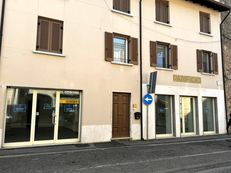 Immagine 13 di Negozio in vendita  in PIAZZA SAN SILVESTRO, 2 a Calvisano