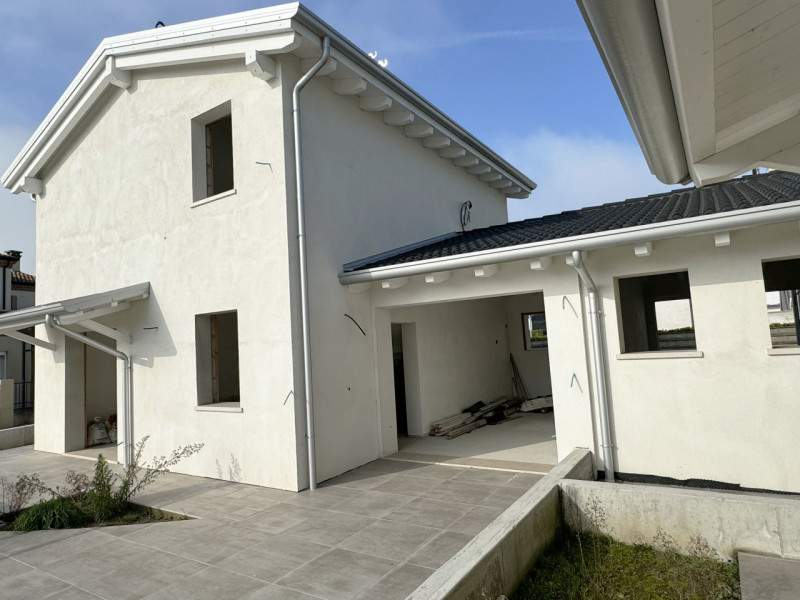 Immagine 4 di Casa trifamiliare in vendita  in Via Don Pietro Garbin a Borgo Veneto