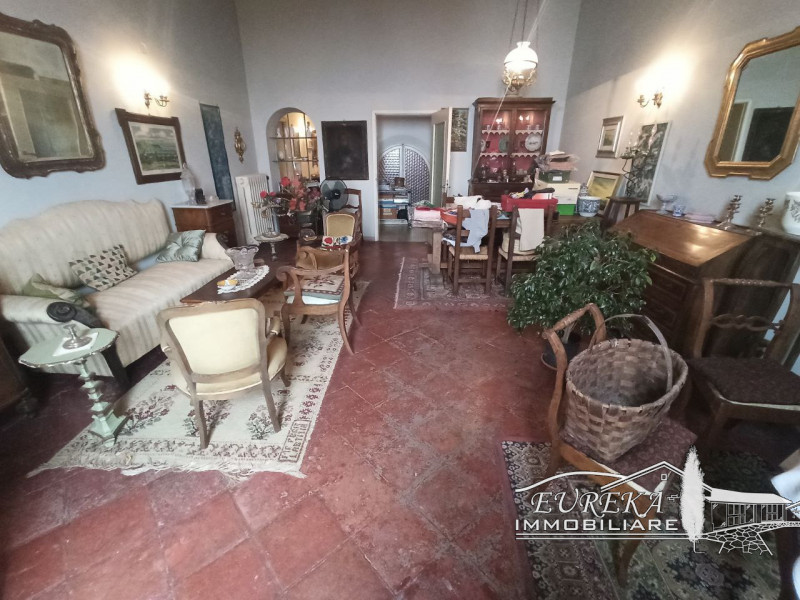 Immagine 15 di Appartamento in vendita  in via roma 152 a Castiglione Del Lago