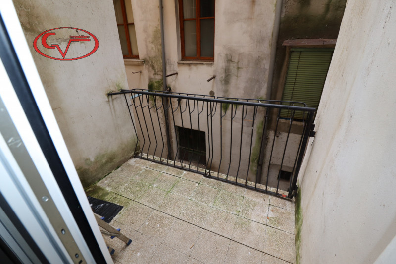 Immagine 6 di Appartamento in vendita  in via Roma a Montevarchi