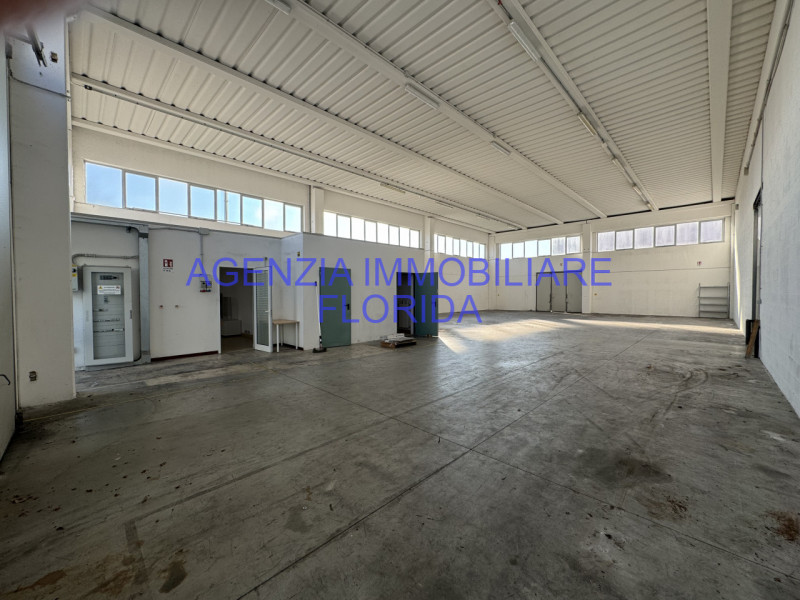 Immagine 11 di Capannone industriale in affitto  a Camposampiero