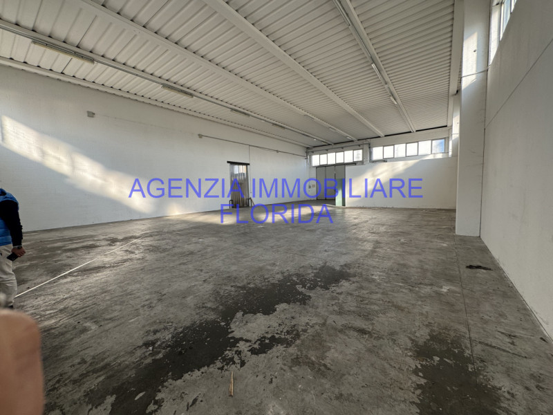 Immagine 12 di Capannone industriale in affitto  a Camposampiero