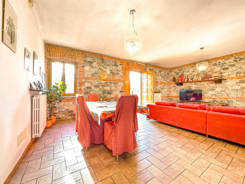 Immagine 3 di Casa indipendente in vendita  in Cascina Lama a Lenta