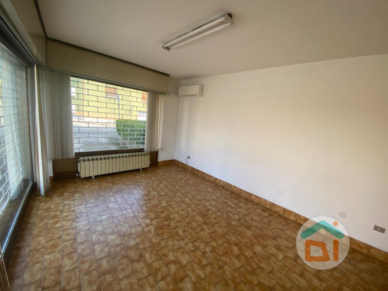 Immagine 5 di Attività commerciale in vendita  in Viale Venezia Giulia a Cormons