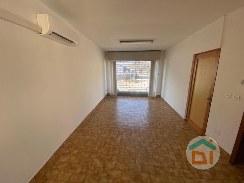 Immagine 9 di Attività commerciale in vendita  in Viale Venezia Giulia a Cormons
