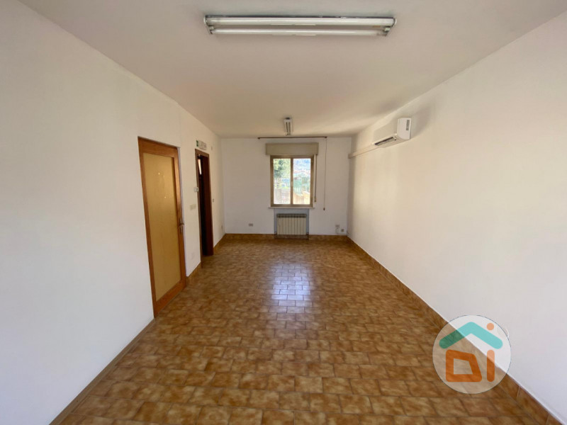 Immagine 10 di Attività commerciale in vendita  in Viale Venezia Giulia a Cormons