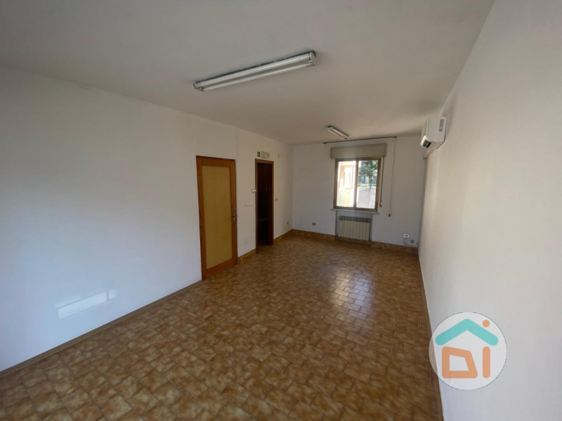 Immagine 11 di Attività commerciale in vendita  in Viale Venezia Giulia a Cormons