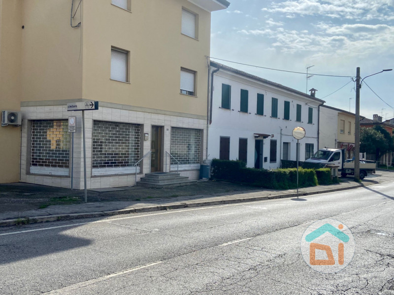 Immagine 20 di Attività commerciale in vendita  in Viale Venezia Giulia a Cormons