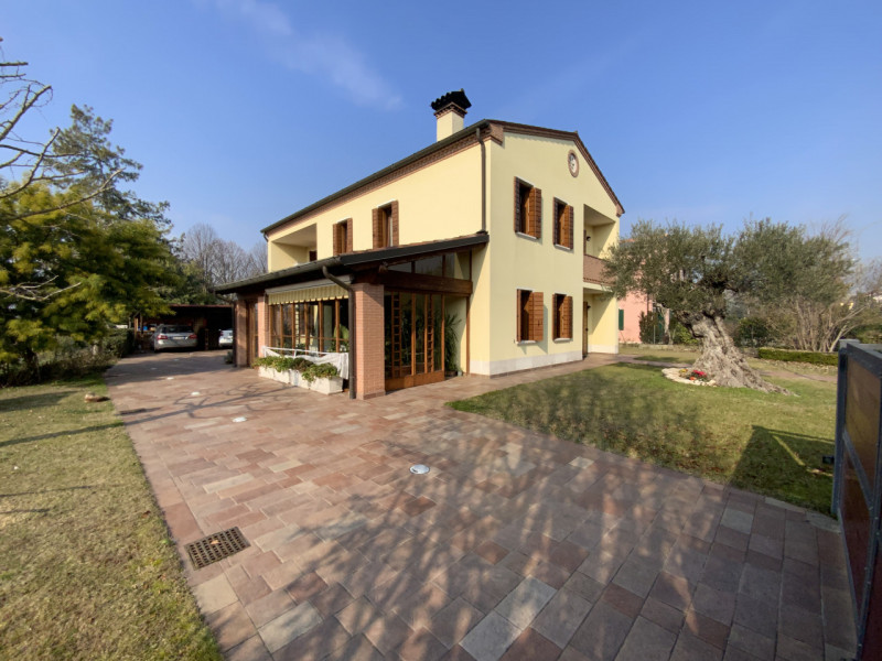 Immagine 18 di Villa in vendita  in PIAZZA LIBERAZIONE a Vo