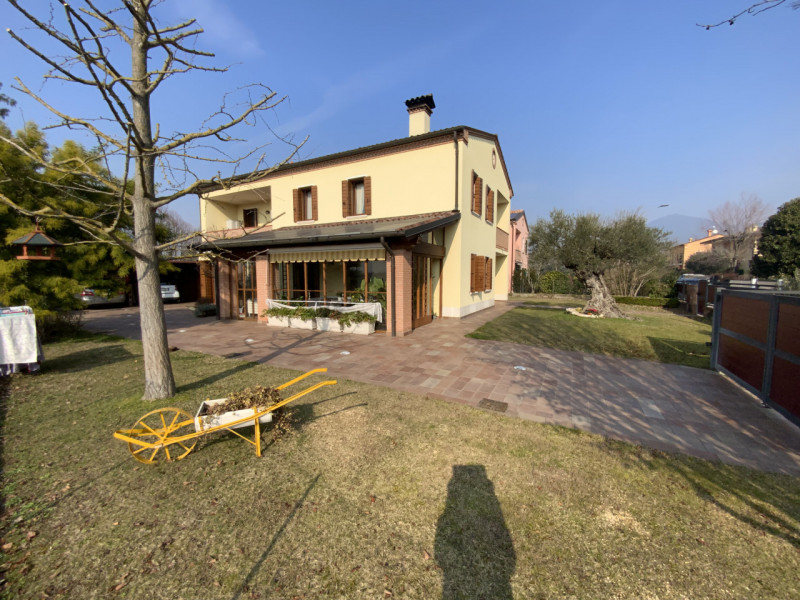 Immagine 19 di Villa in vendita  in PIAZZA LIBERAZIONE a Vo