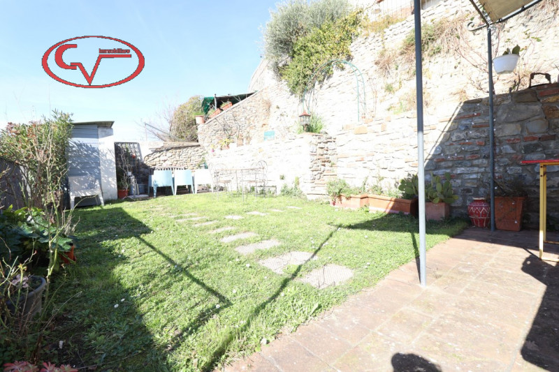 Immagine 35 di Villetta a schiera in vendita  in Via Roma a Bucine