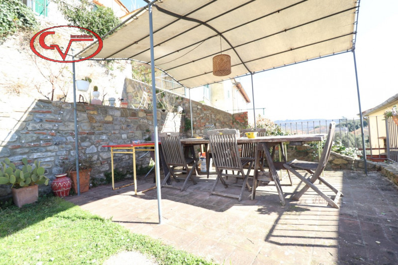 Immagine 40 di Villetta a schiera in vendita  in Via Roma a Bucine