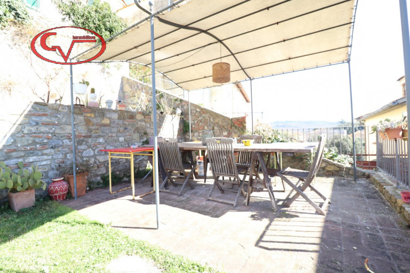 Immagine 41 di Villetta a schiera in vendita  in Via Roma a Bucine