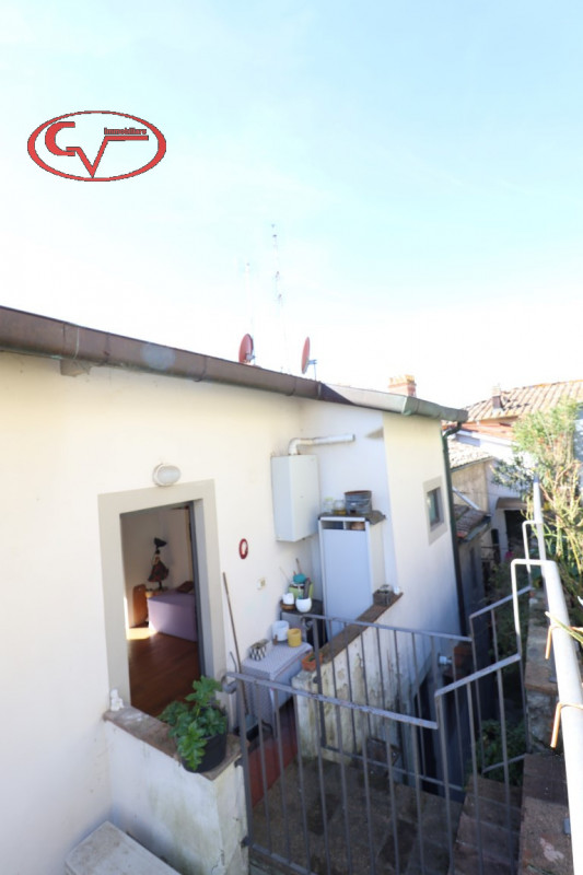 Immagine 42 di Villetta a schiera in vendita  in Via Roma a Bucine