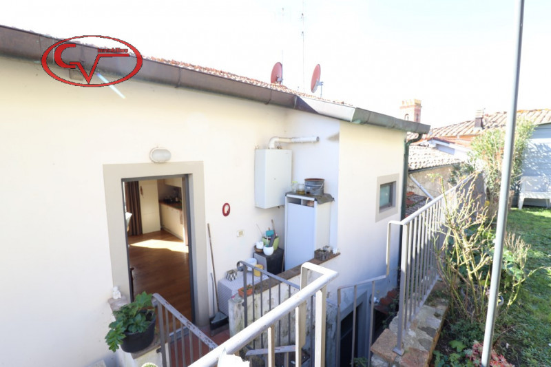 Immagine 43 di Villetta a schiera in vendita  in Via Roma a Bucine