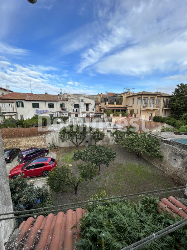 Immagine 35 di Palazzo in vendita  in Via Farini a Orbetello