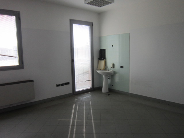 Immagine 12 di Ufficio in vendita  a Asola