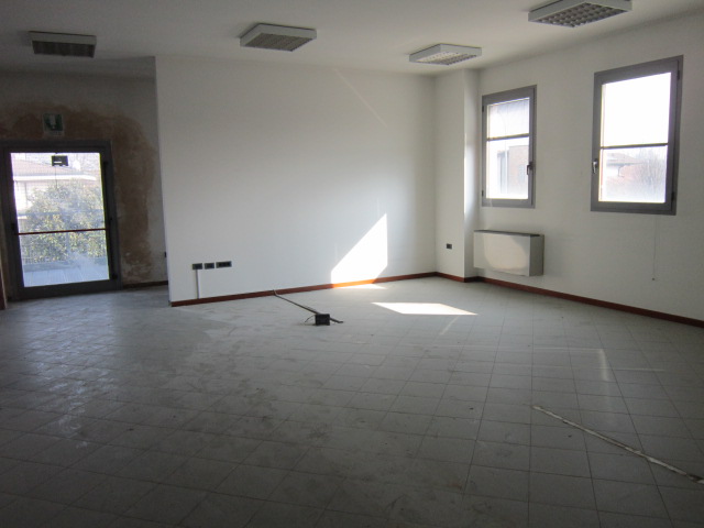 Immagine 13 di Ufficio in vendita  a Asola