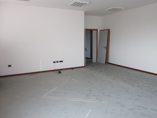 Immagine 14 di Ufficio in vendita  a Asola