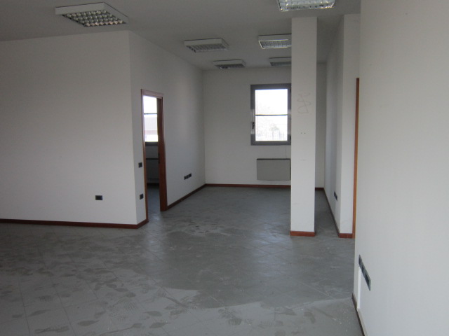 Immagine 15 di Ufficio in vendita  a Asola
