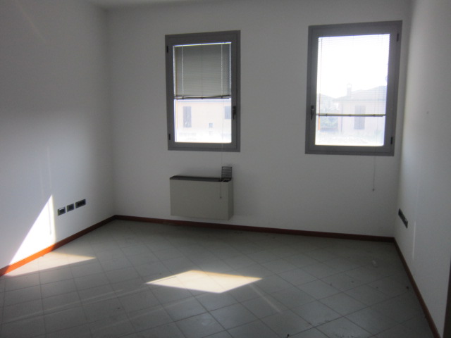 Immagine 21 di Ufficio in vendita  a Asola