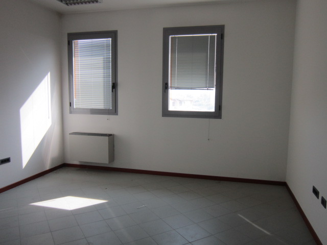 Immagine 26 di Ufficio in vendita  a Asola