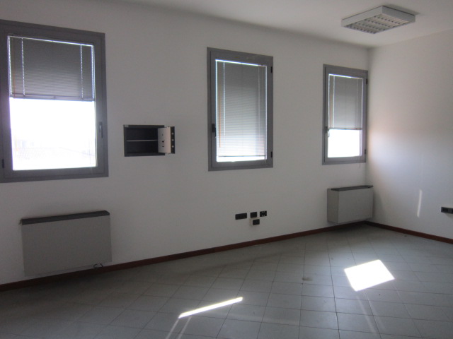 Immagine 28 di Ufficio in vendita  a Asola