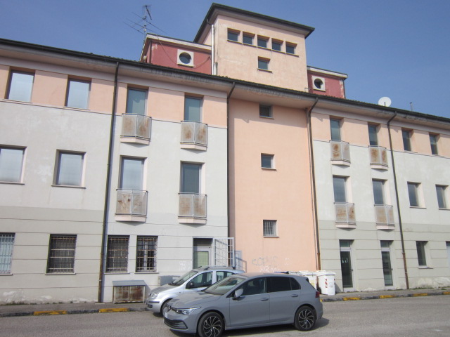 Immagine 34 di Ufficio in vendita  a Asola