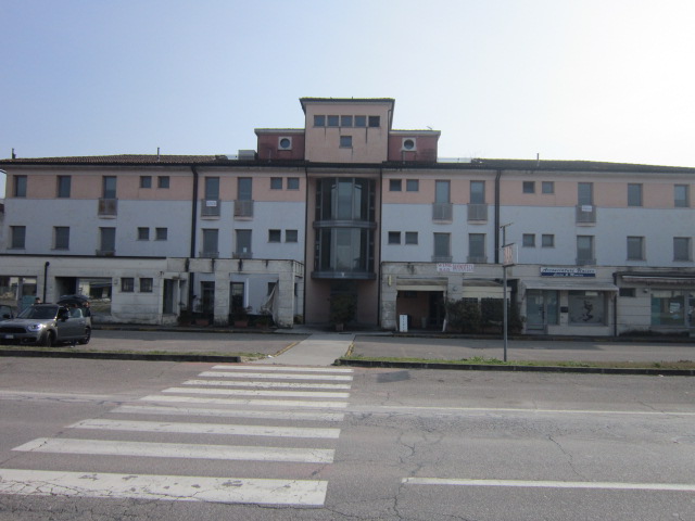 Immagine 35 di Ufficio in vendita  a Asola