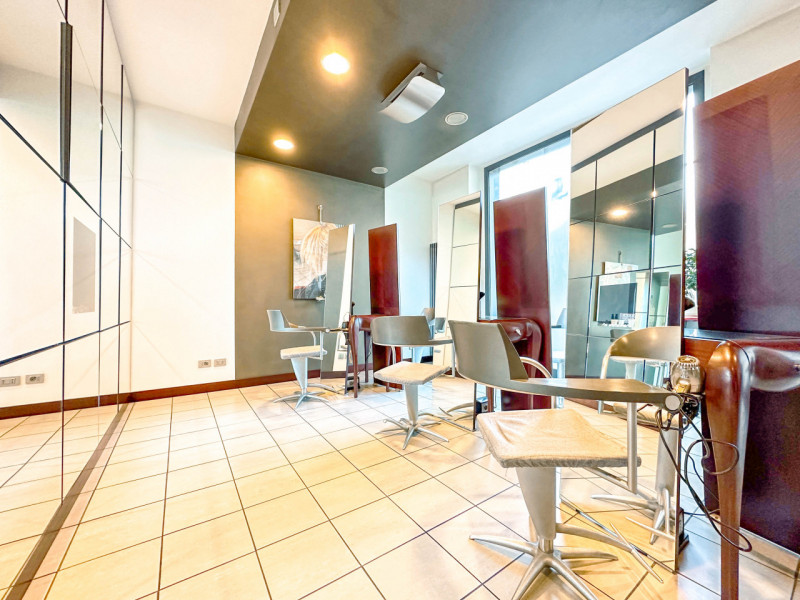 Immagine 3 di Negozio in vendita  in via Nicolao Sottile a Borgosesia