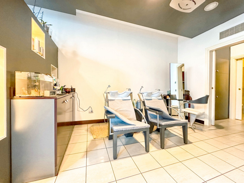 Immagine 4 di Negozio in vendita  in via Nicolao Sottile a Borgosesia