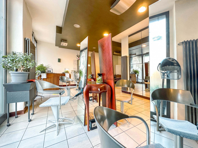 Immagine 5 di Negozio in vendita  in via Nicolao Sottile a Borgosesia