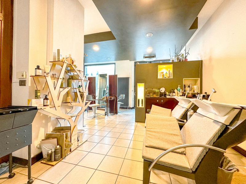 Immagine 6 di Negozio in vendita  in via Nicolao Sottile a Borgosesia