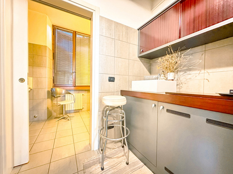 Immagine 7 di Negozio in vendita  in via Nicolao Sottile a Borgosesia