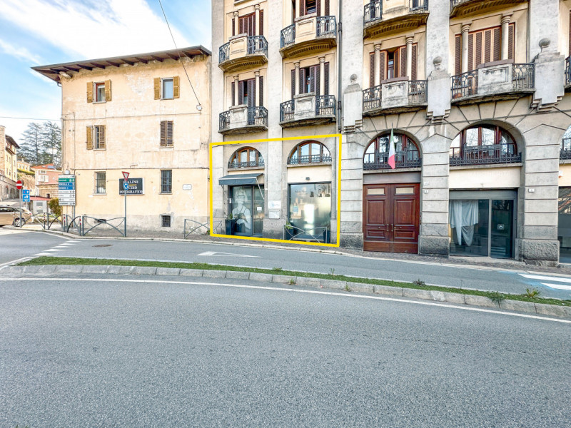 Immagine 10 di Negozio in vendita  in via Nicolao Sottile a Borgosesia