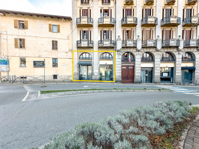 Immagine 12 di Negozio in vendita  in via Nicolao Sottile a Borgosesia