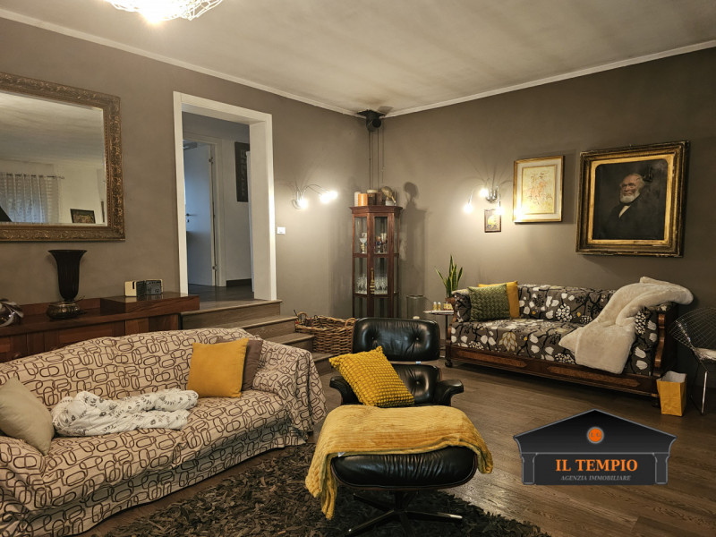 Immagine 2 di Casa bifamiliare in vendita  in VIA CAVOUR a Costabissara