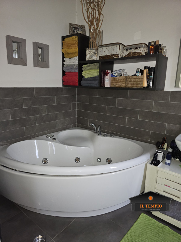 Immagine 10 di Casa bifamiliare in vendita  in VIA CAVOUR a Costabissara