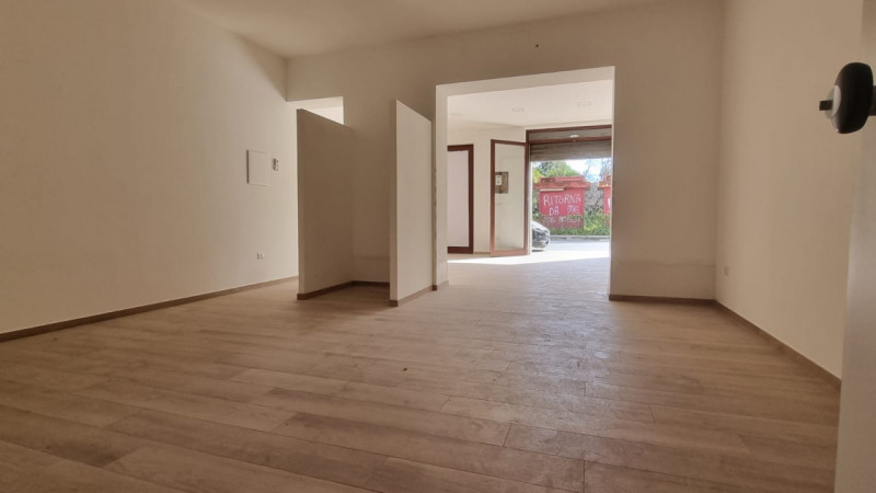 Immagine 3 di Negozio in affitto  in Via Nazionale, 34 a San Filippo Del Mela