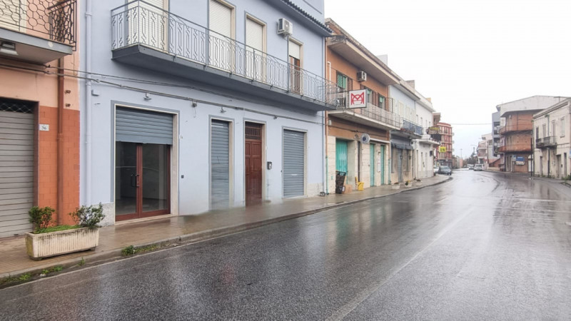 Immagine 9 di Negozio in affitto  in Via Nazionale, 34 a San Filippo Del Mela