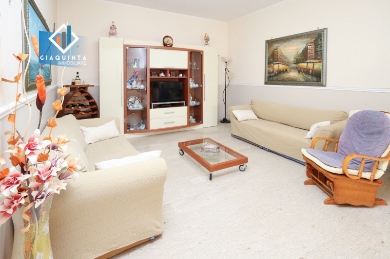 Immagine 1 di Casa indipendente in vendita  in via Vittorio Veneto n.152 a Ramacca