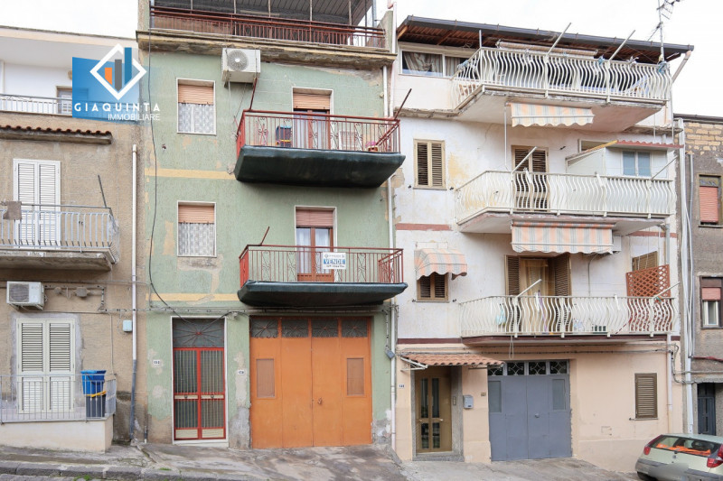 Immagine 2 di Casa indipendente in vendita  in via Vittorio Veneto n.152 a Ramacca