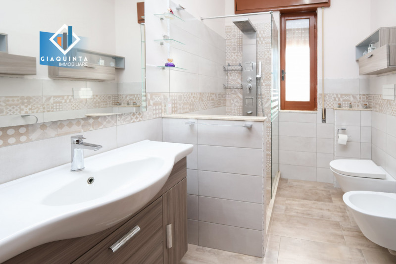 Immagine 9 di Casa indipendente in vendita  in via Vittorio Veneto n.152 a Ramacca