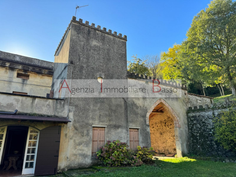 Immagine 2 di Villa in vendita  in MONTEGROTTO a Montegrotto Terme