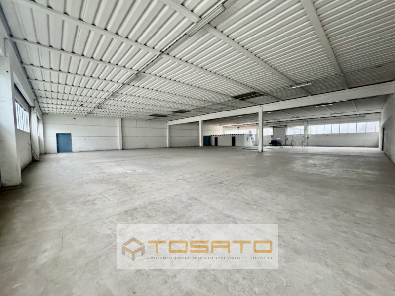 Immagine 2 di Capannone industriale in affitto  a Roverchiara