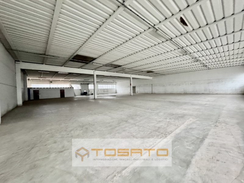 Immagine 3 di Capannone industriale in affitto  a Roverchiara